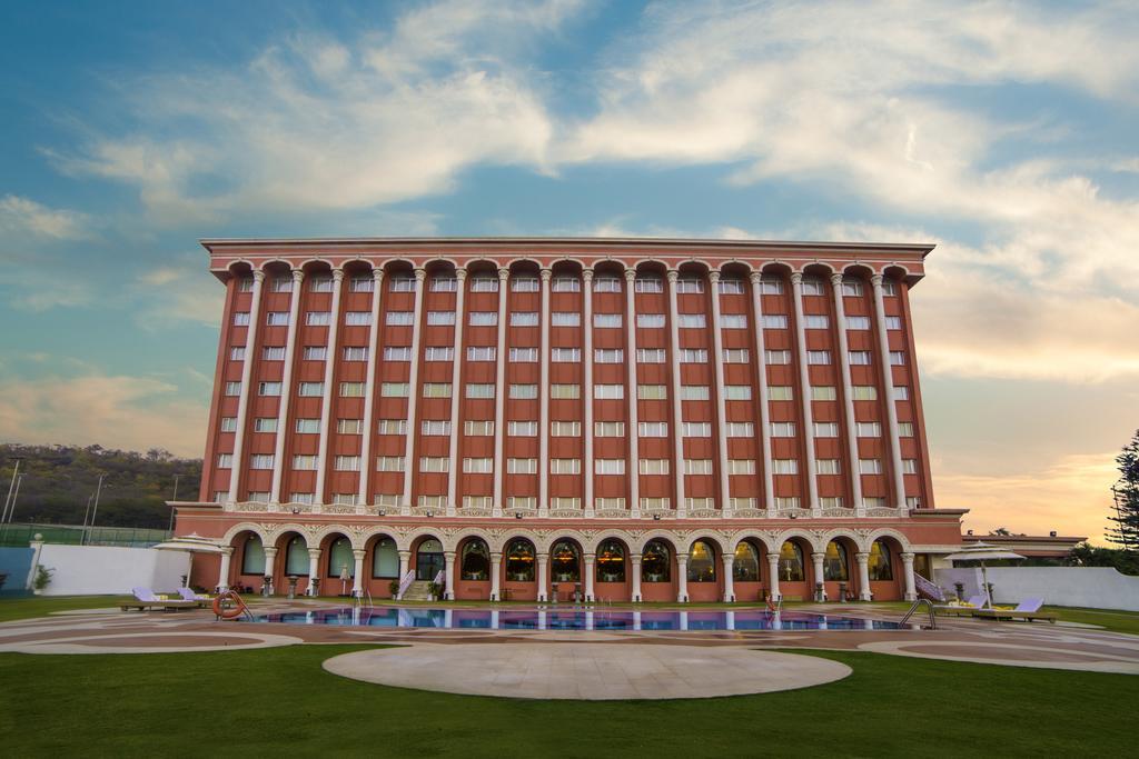Ramoji Film City- Sitara Luxury Hotel Pedda Ambarpet Dış mekan fotoğraf