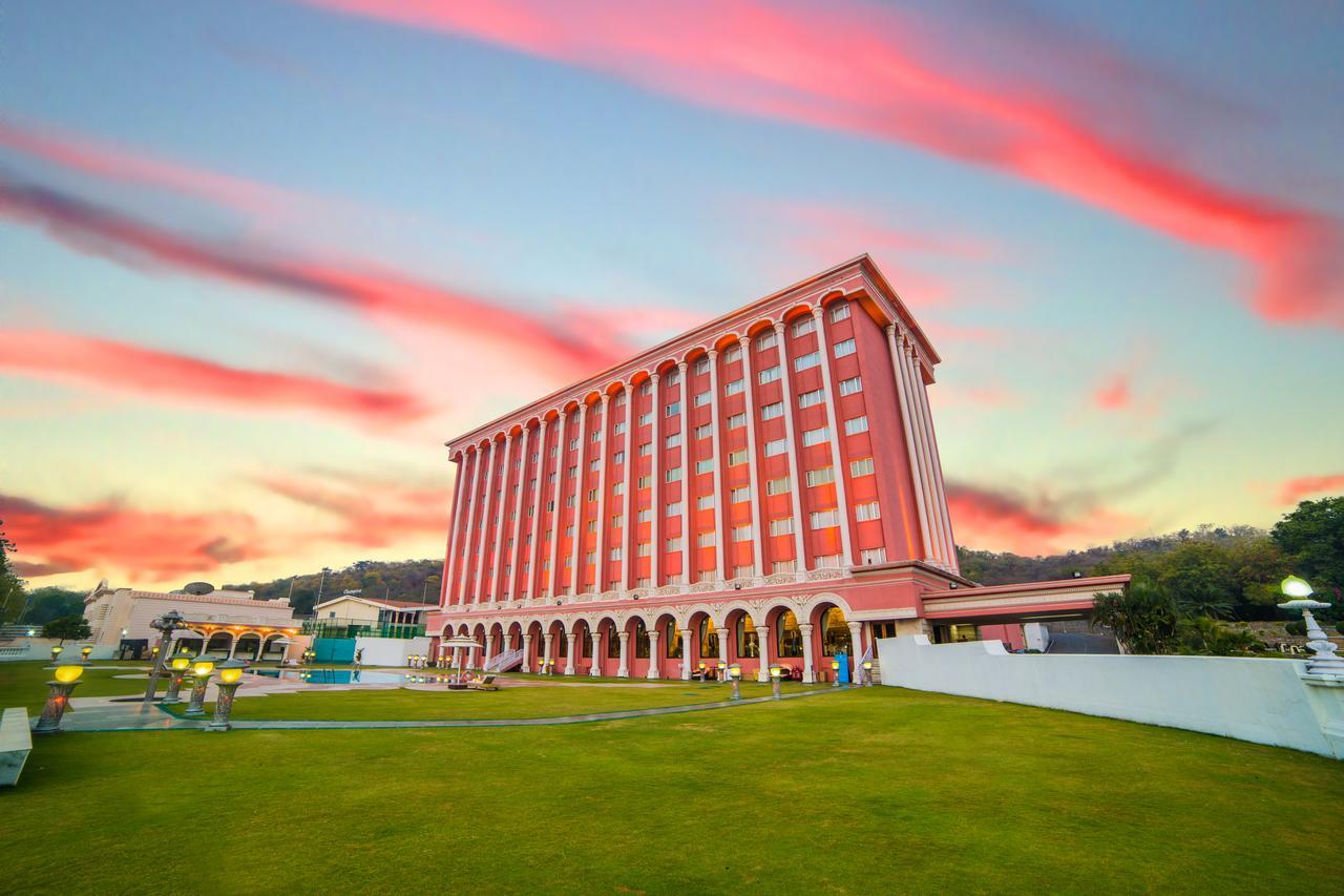 Ramoji Film City- Sitara Luxury Hotel Pedda Ambarpet Dış mekan fotoğraf